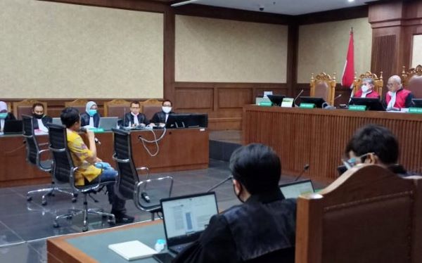 Penuntut umum pada KPK menghadirkan Rahmat Santoso sebagai saksi dalam kasus dugaan gratifikasi terhadap mantan Sekretaris MA Nurhadi. Foto: AJI
