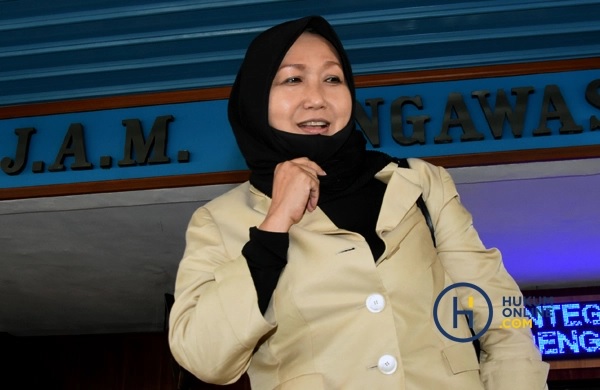 Anita Kolopaking, pengacara Joko Tjandra usai menjalani pemeriksaan di gedung Jaksa Agung Muda Bidang Pengawasan, Kejaksaan Agung, Senin (27/7) lalu.