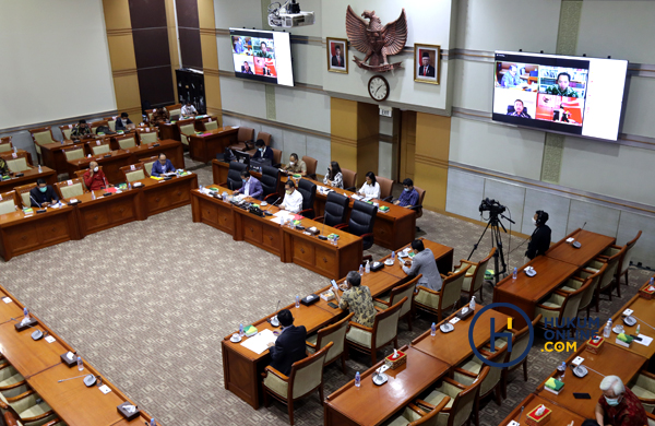 Suasana rapat pleno penetapan calon anggota KY periode  2020-2025 di Komplek Gedung Parlemen, Rabu (2/12). Foto: RES