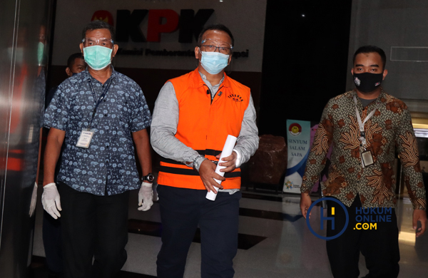 Mantan Menteri Kelautan dan Perikanan Edhy Prabowo usai menjalani pemeriksaan perdana di gedung KPK, Jakarta, Kamis (3/12). Foto: RES