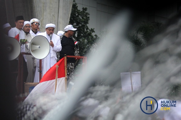 Aksi unjuk rasa massa FPI di depan gedung Mabes Polri beberapa waktu lalu. Foto: RES