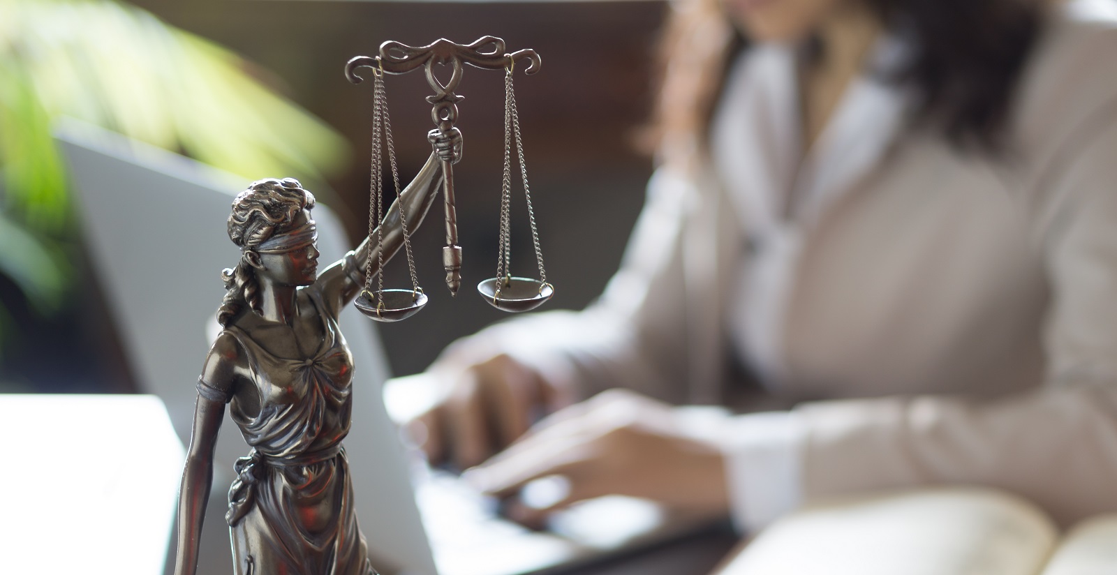 Masalah Hukum Profesi Advokat di Indonesia yang Perlu Diwaspadai Klien