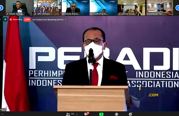 Ketua Umum Peradi-SAI Juniver Girsang saat acara pelantikan pengurus DPN Peradi-SAI periode 2020-2025 di Jakarta, Kamis (11/2). Foto: RES 