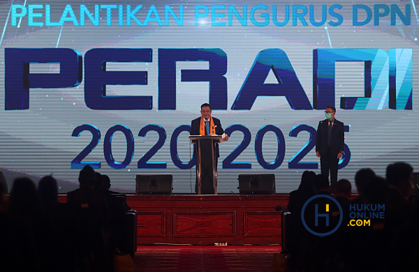 Ketua Umum DPN Peradi, Otto Hasibuan saat pelantikan para pengurus DPN Peradi periode 2020-2025 di Gedung Balai Samudra, Kelapa Gading, Jakarta, Senin (8/2). Foto: RES