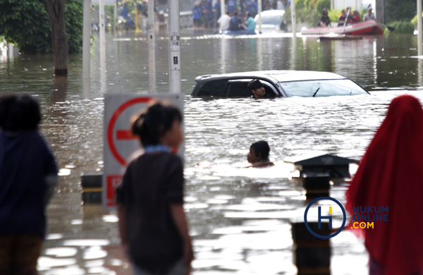 Sejumlah Mobil Terendam Banjir 2.JPG