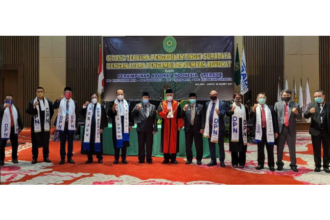 Acara Pengambilan Sumpah Advokat PERADI-SAI di Pengadilan Tinggi Surabaya, Jumat (5/3). Foto: istimewa. 