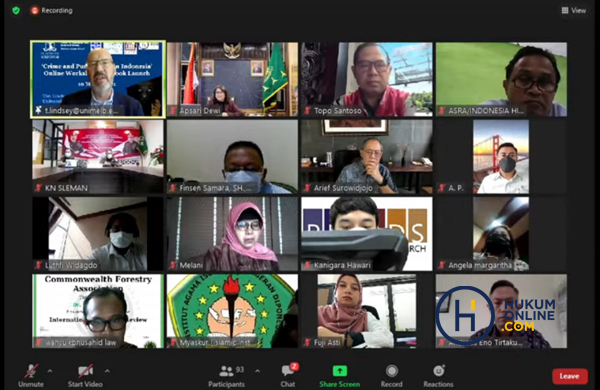 Diskusi dan peluncuran buku 'Crime and Punishment in Indonesia' secara virtual, Rabu (10/3/2021). Foto: RES