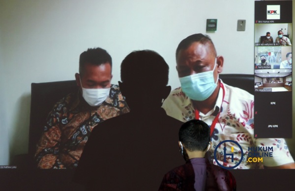 Matheus Joko, Pejabat Pembuat Komitmen di Kementerian Sosial (Kemensos) bersaksi secara virtual di Pengadilan Tipikor Jakarta, Senin (8/3). Foto: RES
