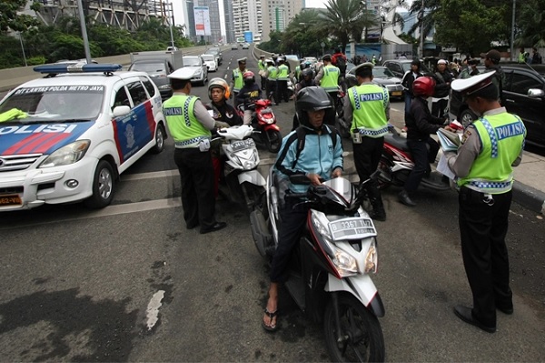 Operasi polisi di jalan raya untuk pelanggaran UU Lalu Lintas. Foto: RES 