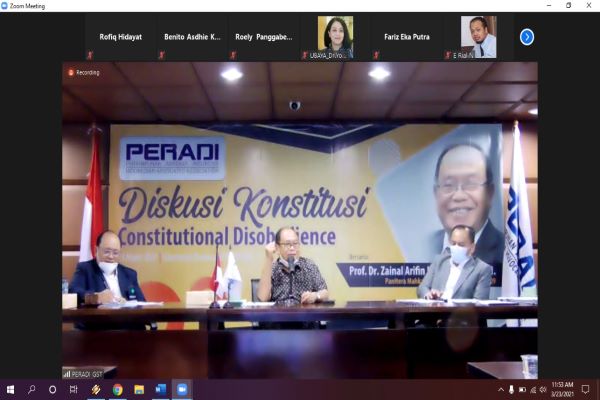 Diskusi daring yang digelar DPN Peradi bertajuk 'Diskusi Konstitusi: Constitutional Disobedience', Selasa (23/3/2021). Foto: RFQ
