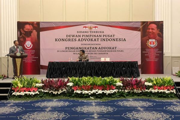 Presiden KAI Tjoetjoe Sandjaja Hernanto memberi sambutan saat acara pengangkatan advokat KAI di Jakarta, Kamis (1/4/2021).  Foto: RFQ