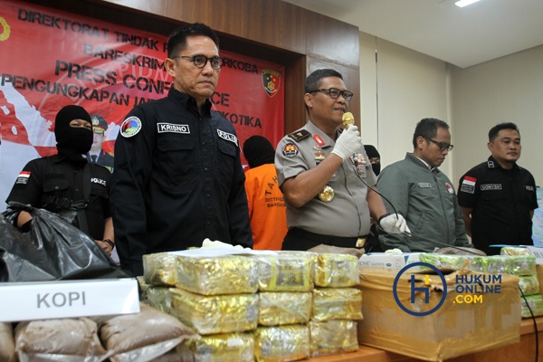 Kadiv Humas Mabes Polri, Inspektur Jenderal Polisi Argo Yuwono (tengah) saat menggelar konferensi pers. Foto: RES