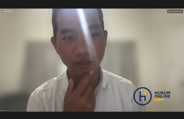Jurnalis sekaligus Editor in Chief Myanmar Now, Swe Win, menceritakan kondisi Myanmar terkini dalam acara webinar yang diselenggarakan Hukumonline.