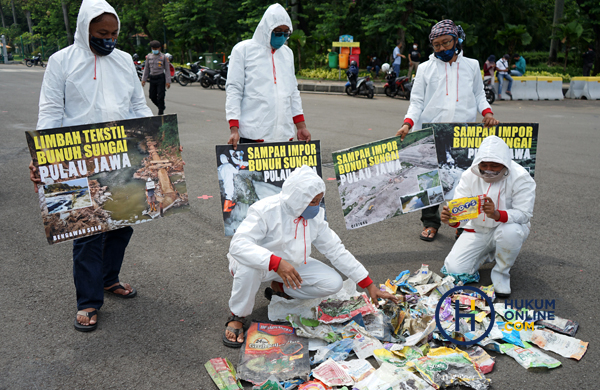AKSI KAMPANYE STOP SAMPAH IMPOR MASUK INDONESIA 3.jpg
