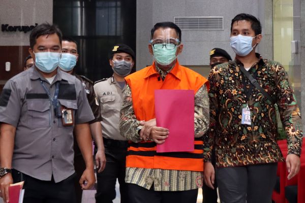akhirnya melakukan upaya penahanan terhadap Direktur Pemeriksaan dan Penagihan pada Direktorat Jenderal Pajak (Ditjen) tahun 2016-2019, Angin Prayitno Aji. Foto: RES