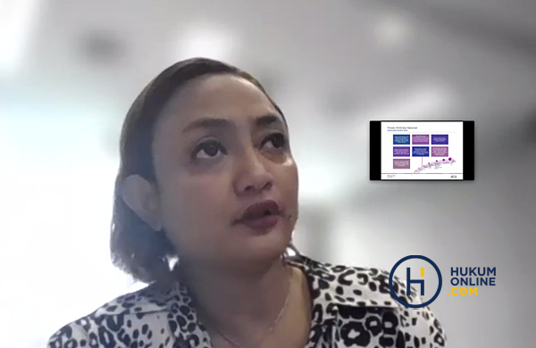 Partner Oentoeng Suria & Partners, Prawidha Murti saat berbicara dalam webinar Hukumonline terkait Proses Arbitrase di Indonesia dan Arbitrase SIAC di Singapura, Kamis (24/6/2021). Foto: RES 