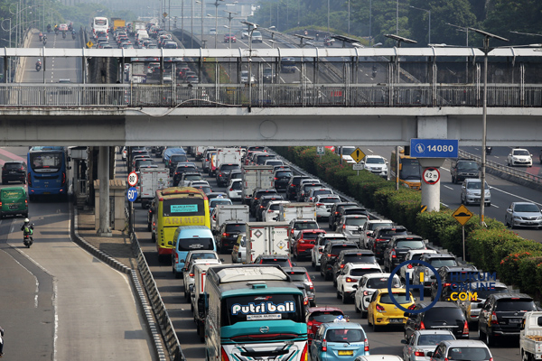 Kemacetan Tol Dalam Kota Imbas Penyekatan PPKM Darurat 5.jpg