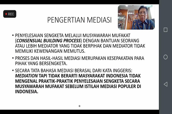 Ketua Kamar Pembinaan MA, Prof Takdir Rahmadi saat memaparkan materi mediasi saat pembukaan Pusat Layanan Mediasi oleh MedArbId di Bali, Senin (2/8/2021). Foto: ADI   