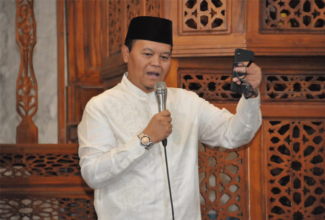 Wakil Ketua MPR RI Dr. H. M. Hidayat Nur Wahid, MA