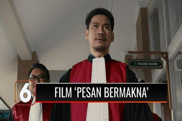 Hakim Dimas yang diperankan Donny Alamsyah dalam film pendek berjudul 'Pesan Bermakna'. 