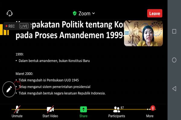 Pengajar STH Indonesia Jentera Bivitri Susanti saat  diskusi bertajuk 'Original Intent (Maksud Asli) Penghapusan GBHN dari UUD 1945', secara daring, Kamis (9/9/2021). Foto: ADI