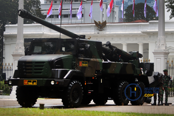 Ratusan Alutsista TNI Parkir di Depan Istana 3.jpg