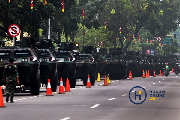Ratusan Alutsista TNI Parkir di Depan Istana 6.jpg