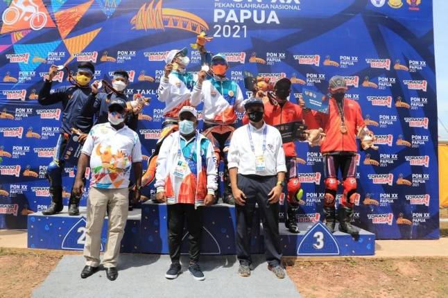 Penerima medali balap motor PON XX Papua. Foto: Istimewa.