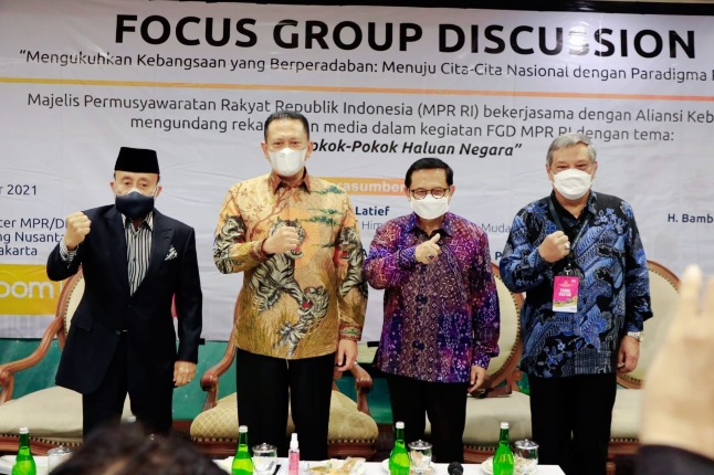 Ketua MPR RI Bambang Soesatyo dan para pembicara FGD tentang PPHN. Foto: Istimewa.