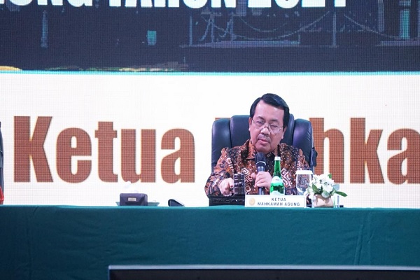 Ketua MA M. Syarifuddin saat membuka Rapat Pleno Kamar Tahun 2021, Kamis (18/11/2021). Foto: Humas MA 