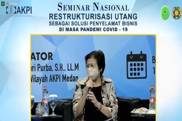 Hakim Tinggi Pengadilan Tinggi Medan, Elyta Ras Ginting dalam Webinar dengan topik 'Restrukturisasi Utang Sebagai Solusi Penyelamatan Bisnis di Masa Pandemi Covid-19', Jum'at (19/11/2021). Foto: CR-29