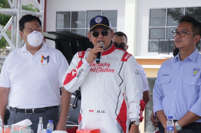Ketua MPR RI sekaligus Ketua Umum IMI Bambang Soesatyo membuka Nasional Sprint Rally, Slalom dan Drifting 2021. Foto: Istimewa.
