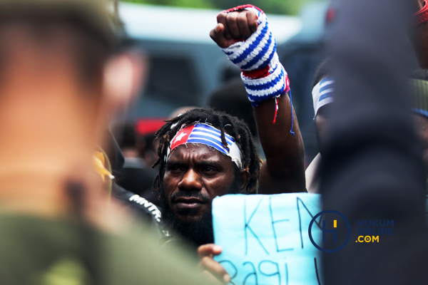 Aksi Unjuk Rasa Memperingati 60 Tahun Deklarasi Kemerdekaan Papua Barat 4.jpg