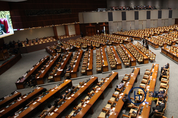 Suasana rapat paripurna saat pengesahan sejumlah RUU menjadi UU di Gedung Parlemen, Selasa (7/12/2021). Foto: RES