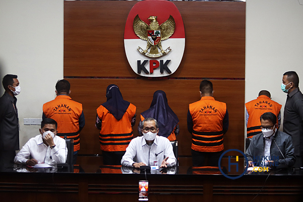 KPK Tahan 15 Anggota DPRD Maura Enim 6.jpg