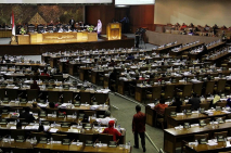 Mendorong Penghapusan Fraksi di DPR Akibat Ketidakmaksimalan Fungsi Legislatif