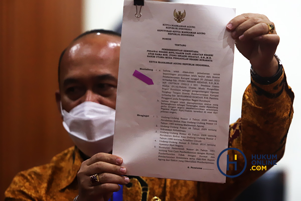 KPK Tetapkan Hakim PN Surabaya Tersangka Suap 2.jpg