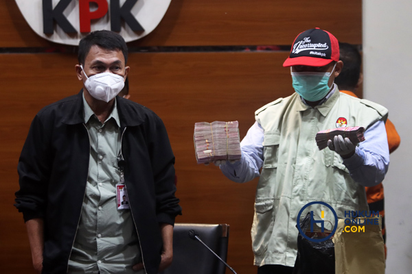 KPK Tetapkan Hakim PN Surabaya Tersangka Suap 4.jpg