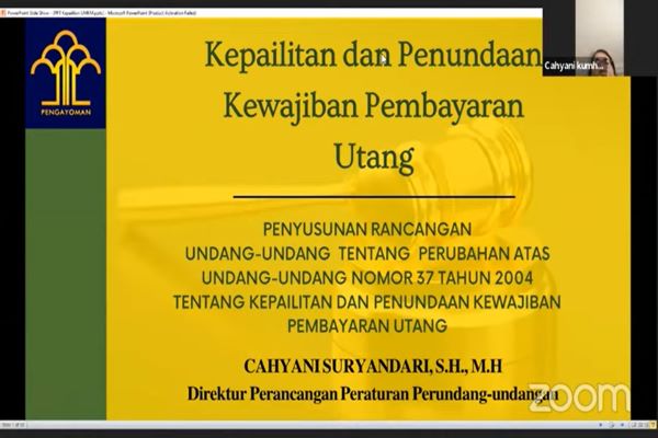 Direktur Perancangan Peraturan Perundang-undangan Kemenkumham, Cahyani Suryandari saat paparan dalam diskusi daring, Jumat (21/1/2022) lalu. Foto: CR-27 