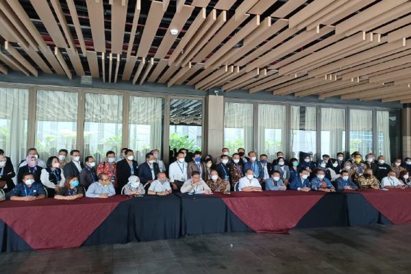 Suasana deklarasi dan pengumuman jajaran pengurus AAI baru dengan Palmer Situmorang  sebagai Ketua Umum AAI di Bandung, Sabtu (12/2/2022). Foto: Istimewa