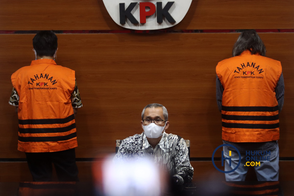 KPK mengadakan jumpa pers terkait penahanan dua tersangka pegawai Ditjen Pajak, Kamis (17/2). Foto: RES