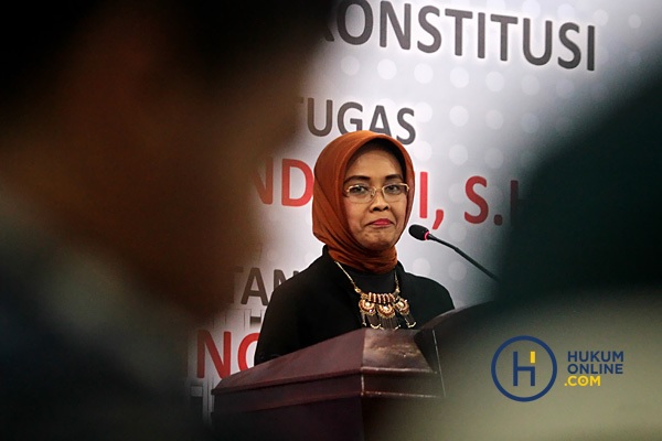 Prof Enny Nurbaningsih saat acara pisah sambut hakim konstitusi menggantikan Prof Maria Farida Indrati pada 13 Agustus 2018 lalu. Foto: RES