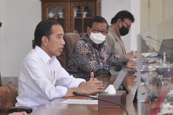 Presiden Jokowi saat memimpin rapat terbatas persiapan Pemilu dan Pilkada Serentak 2024 di Istana Kepresidenan Bogor, Minggu (10/4/2022). Foto: Humas Setkab