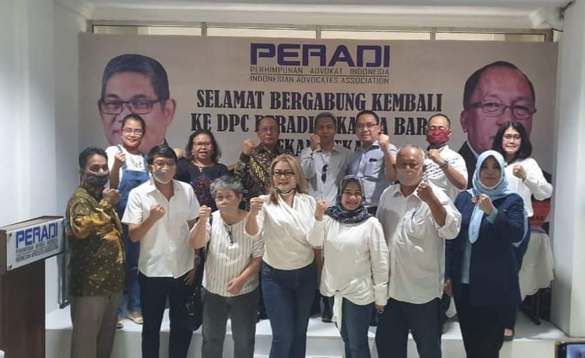 Upacara penerimaan 18 advokat di cabang Peradi Jakarta Barat. Foto: istimewa.
