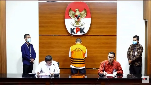 Konferensi pers penahanan tersangka perkara dugaan tindak pidana korupsi pengadaan pupuk hayati di Kementan. Foto: MJR