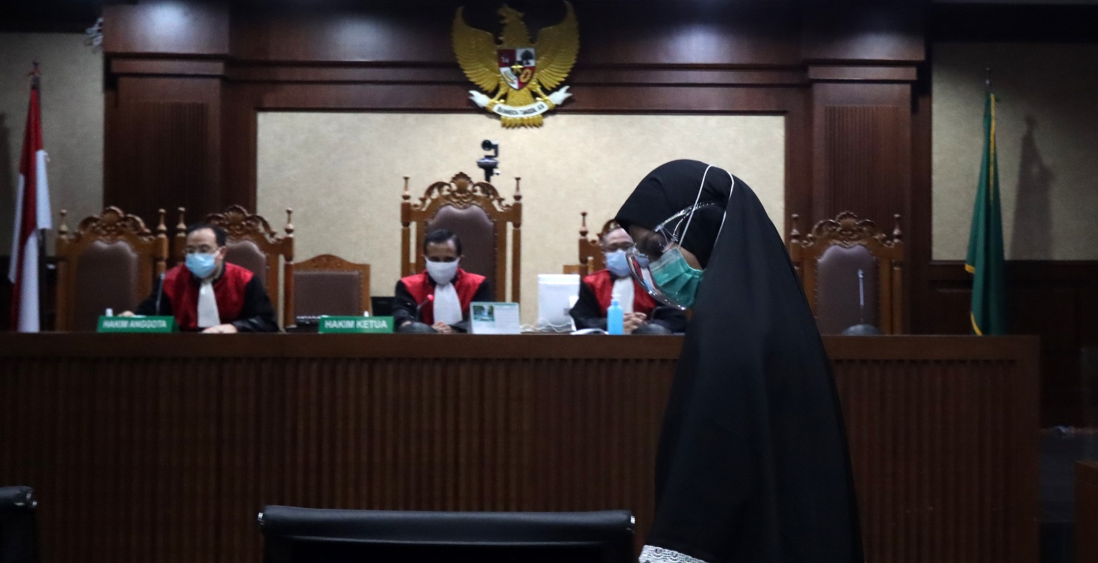 Ilustrasi terdakwa dan majelis hakim dalam persidangan. Foto: RES