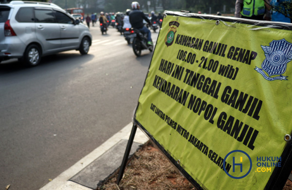 Pemberlakuan ganjil-genap di DKI Jakarta. Foto: RES