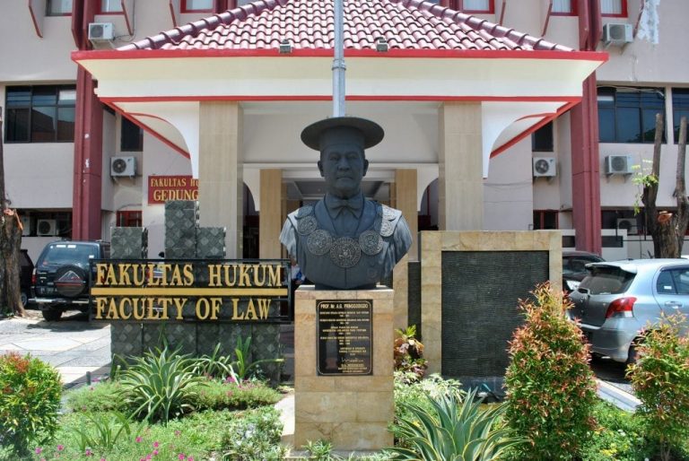 Kampus Fakultas Hukum Universitas Airlangga, Surabaya. Foto: unair.ac.id