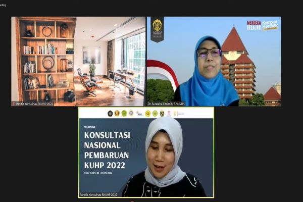 Anggota Tim Perumus RKUHP yang juga Dosen Hukum Pidana FHUI, Surastini Fitriasih dalam webinar bertajuk 'Kodifikasi Politik Hukum Pidana Indonesia', Rabu (22/6/2022). Foto: RFQ 