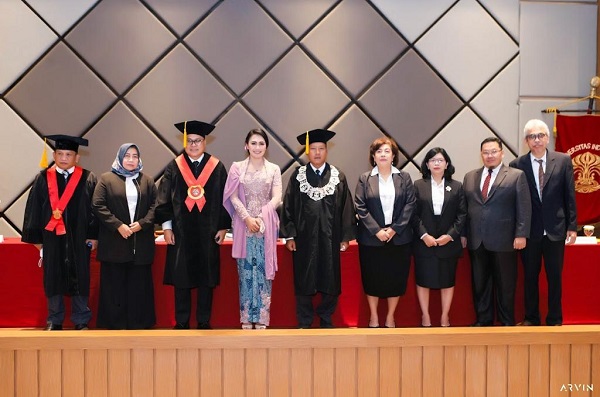 Brigita P. Manohara mengangkat persoalan migas sebagai bahan disertasi-nya. Dia sukses menyelesaikan gelar S3-nya di Fakultas Hukum Universitas Indonesia (FHUI), Sabtu (2/7). 